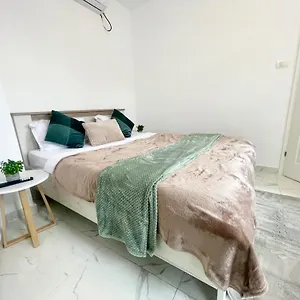 10 Apartament