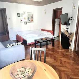 Peaceful Getaway - Generous 3-Bedroom Sanctuary - Close To Historic Old Town Apartament